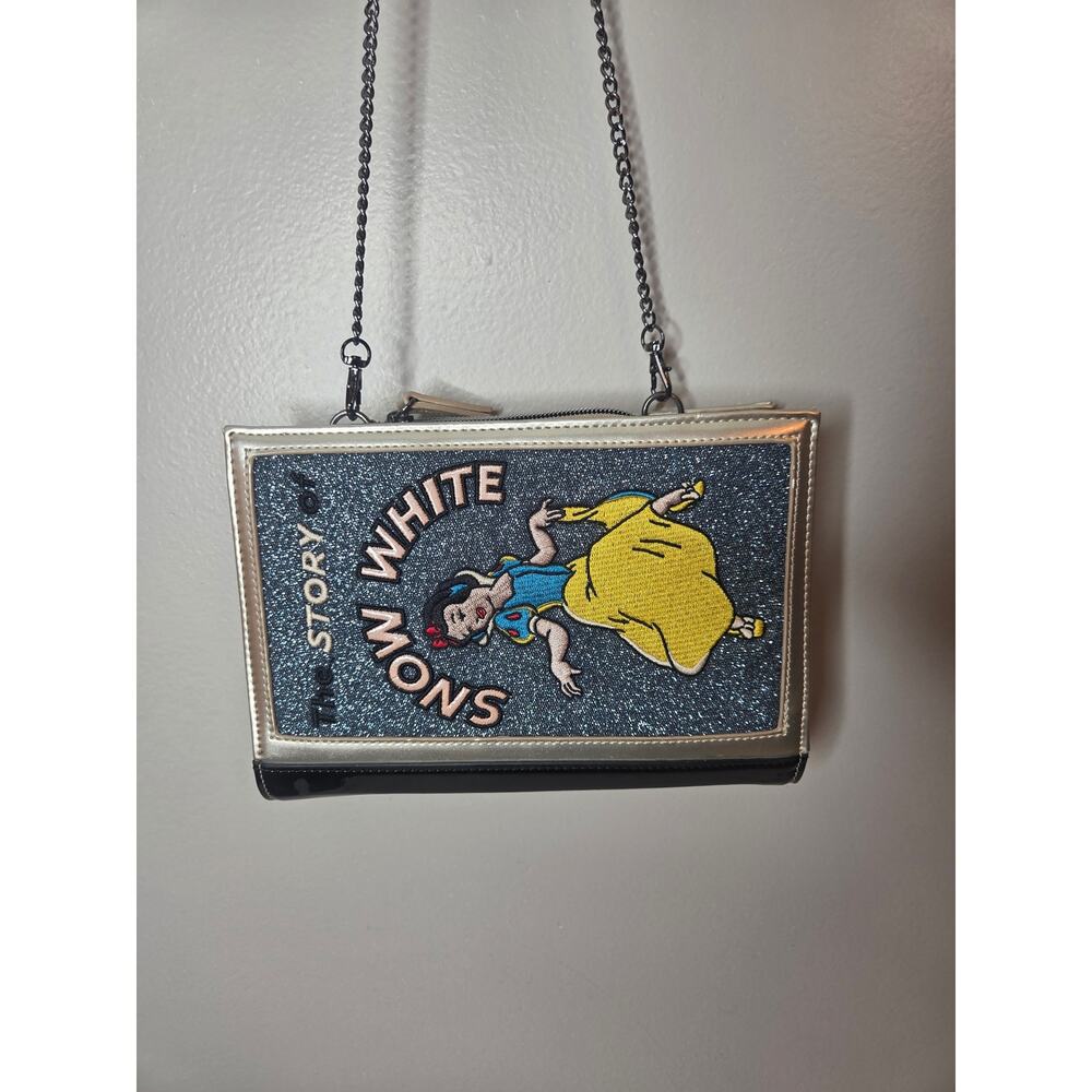 Disney Snow White Danielle Nicole Storybook Clutch Chain Shoulder Bag